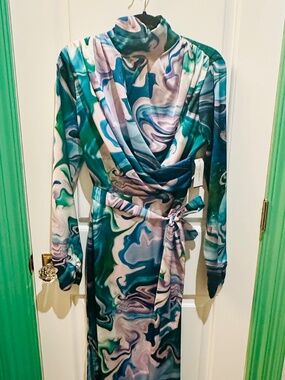 NWT Alexia Admor silky long sleeve dress- size 8